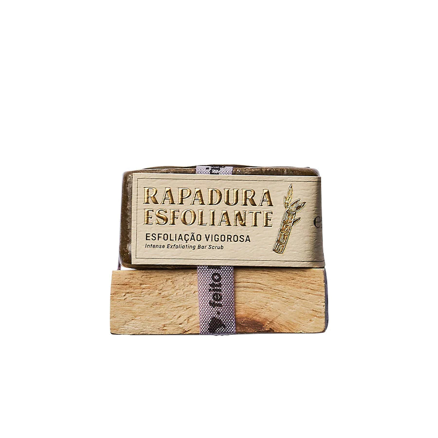 The innovative format is the key to this product: with the bar in hand, it is possible to control the intensity of the exfoliation and get the best result.